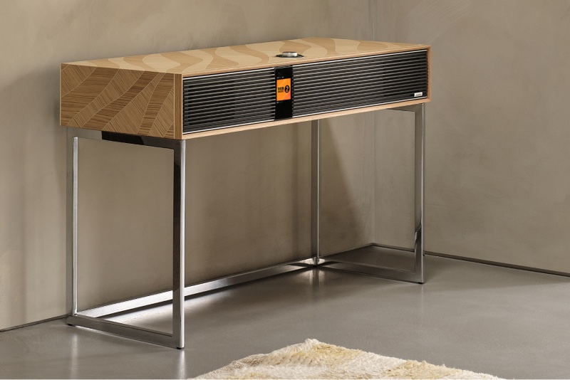 Ruark R810 Made in England in Leaf-Line Oak finish